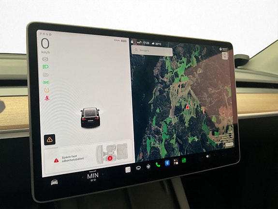 Tesla Model Y 18 of 30