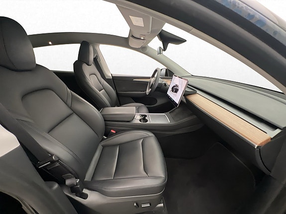 Tesla Model Y 12 of 30