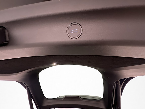 Tesla Model Y 11 of 30