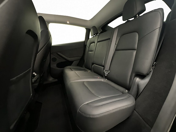 Tesla Model Y 13 of 30