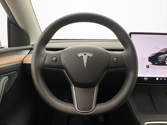 Tesla Model Y 15 of 30