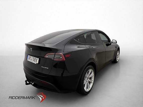 Tesla Model Y 8 of 30