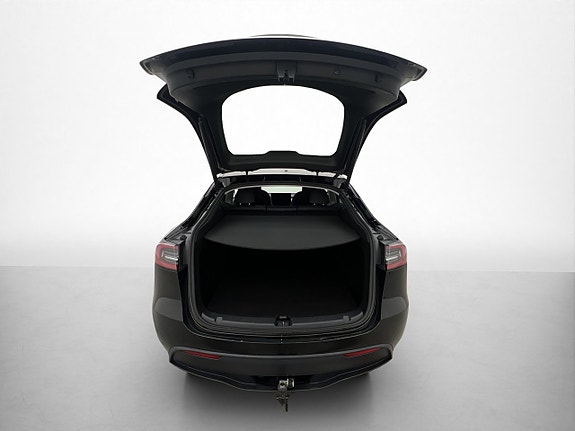 Tesla Model Y 10 of 30