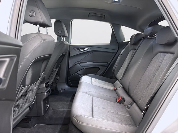 Audi Q4 e-tron 9 of 16