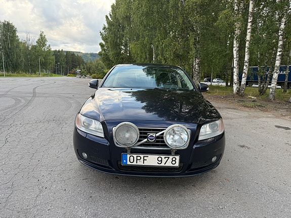 Volvo S80 2 of 10