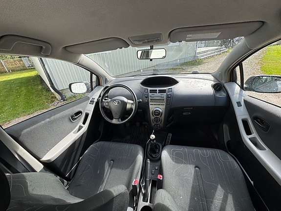 Toyota Yaris 4 of 5