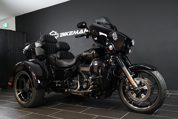Harley-Davidson FLHTCUTGSE CVO Tri Glide 4 of 12