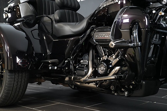 Harley-Davidson FLHTCUTGSE CVO Tri Glide 12 of 12