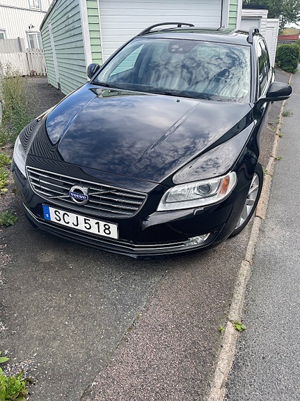 Volvo V70 3 of 5