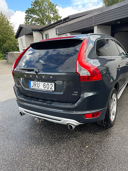 Volvo XC60 2 of 4