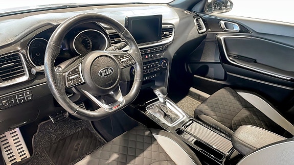 Kia Ceed 2 of 15