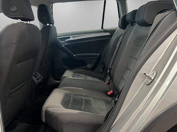 Volkswagen Golf Alltrack 10 of 20