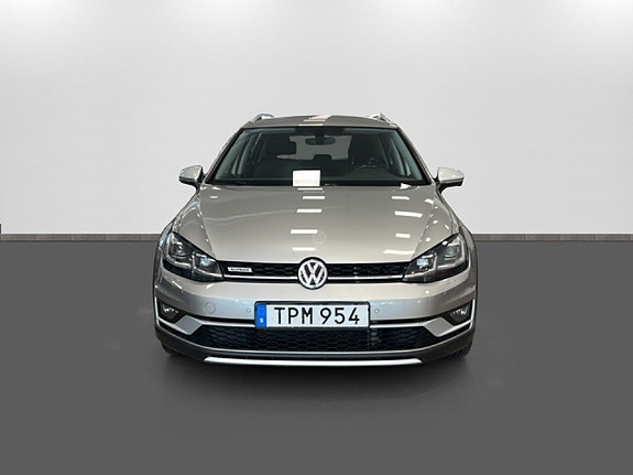 Volkswagen Golf Alltrack 2 of 20