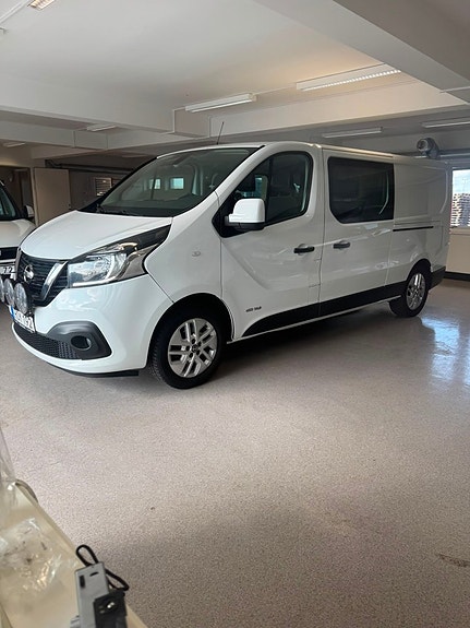 Nissan NV300 3 of 13
