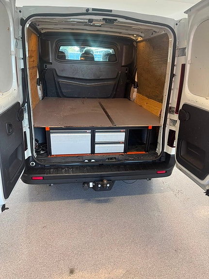 Nissan NV300 6 of 13