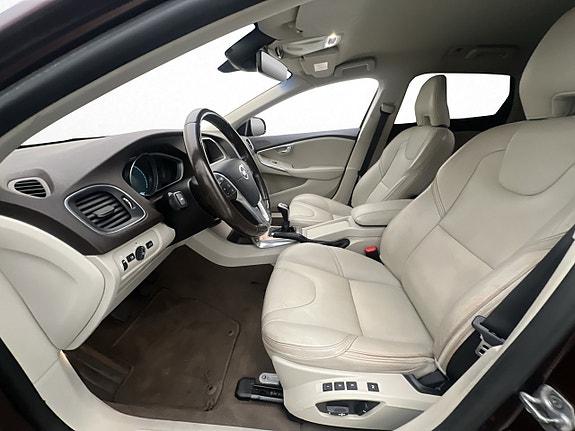 Volvo V40 Cross Country 14 of 29