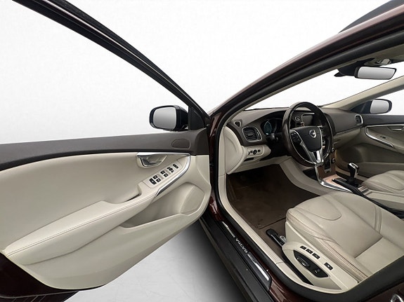 Volvo V40 Cross Country 13 of 29