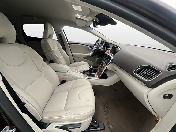Volvo V40 Cross Country 9 of 29