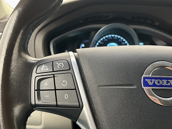 Volvo V40 Cross Country 21 of 29