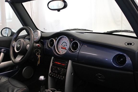 MINI Cooper S 17 of 30