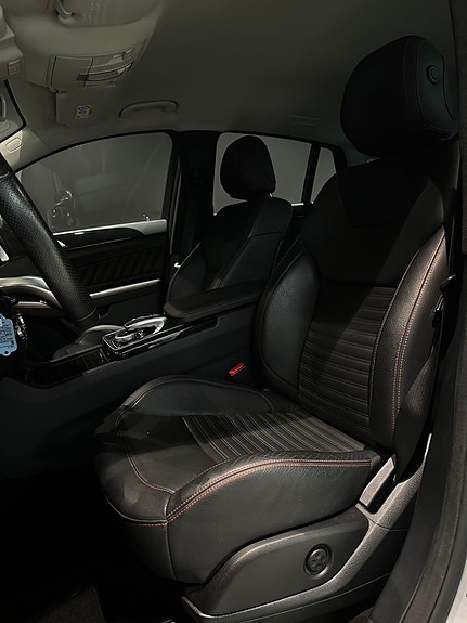 Mercedes-Benz GLE450 10 of 19