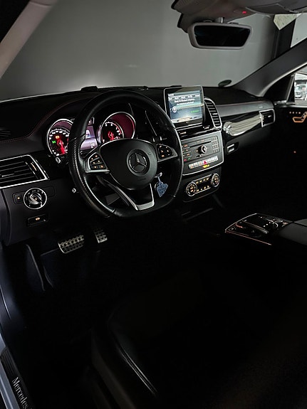 Mercedes-Benz GLE450 11 of 19