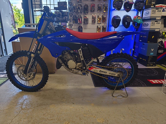 Yamaha YZ 125 2 of 8
