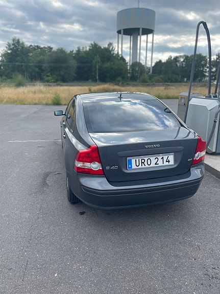 Volvo S40 2 of 5