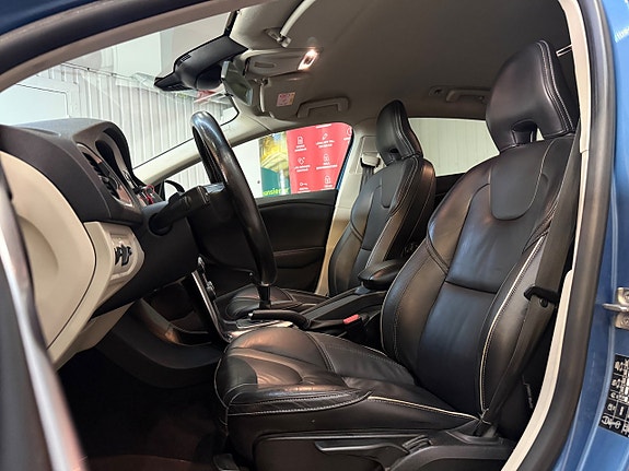 Volvo V40 6 of 16