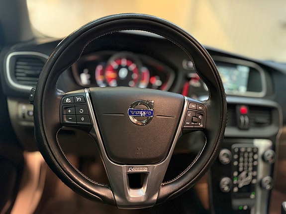 Volvo V40 8 of 16