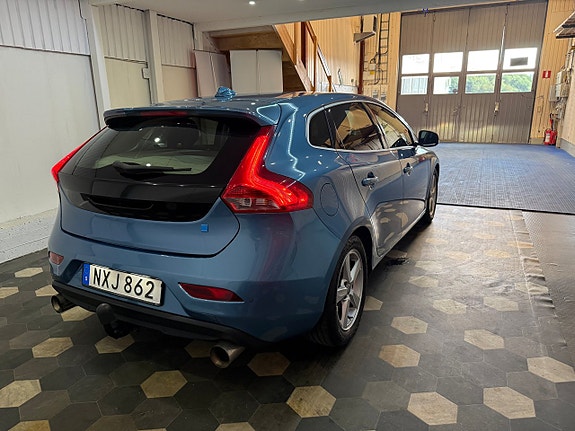 Volvo V40 4 of 16
