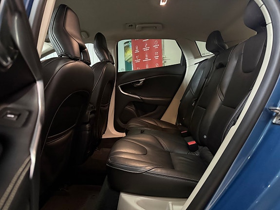Volvo V40 10 of 16