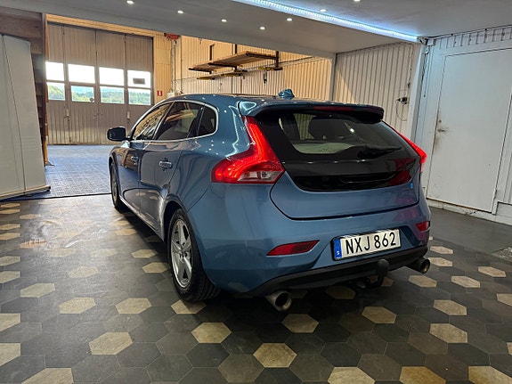 Volvo V40 3 of 16