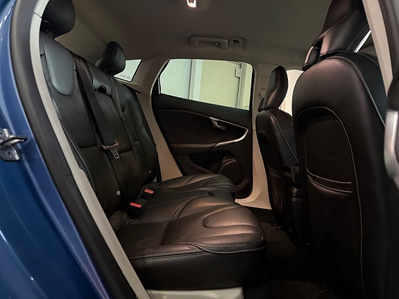 Volvo V40 11 of 16