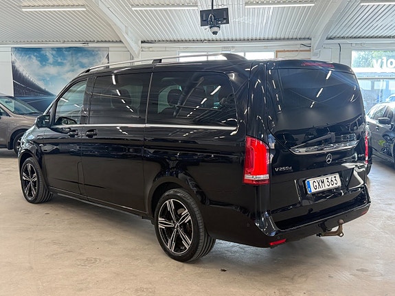 Mercedes-Benz V250 d 2 of 15