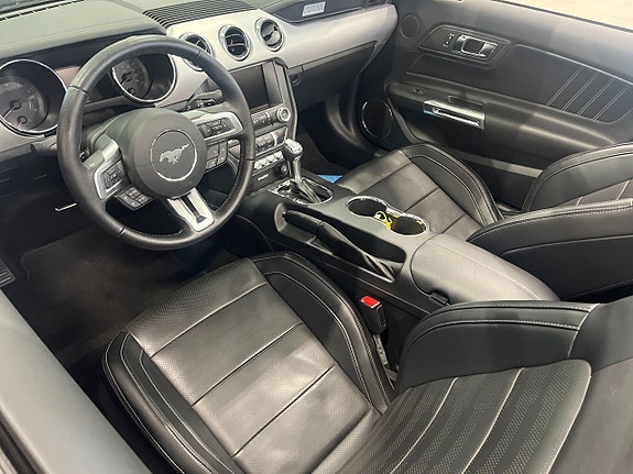 Ford Mustang 8 of 11