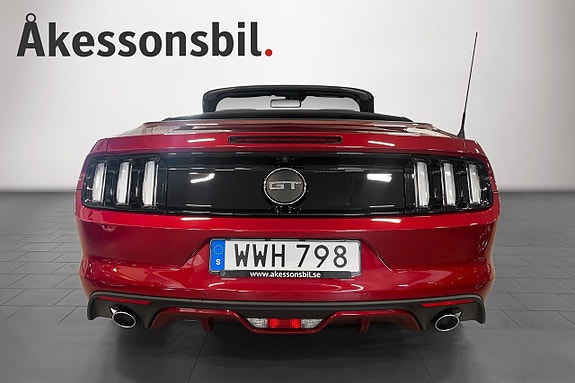Ford Mustang 7 of 11