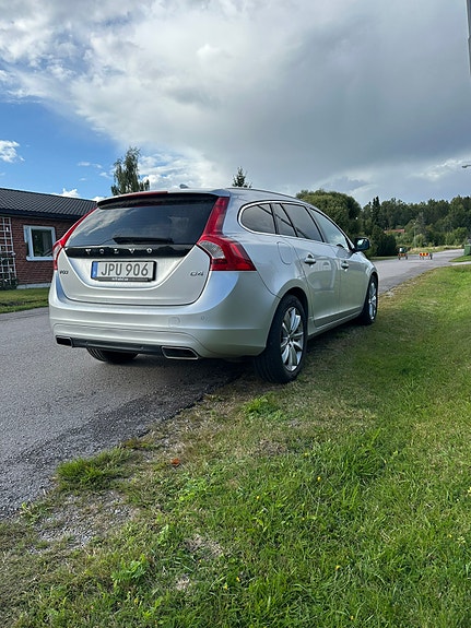 Volvo V60 2 of 2