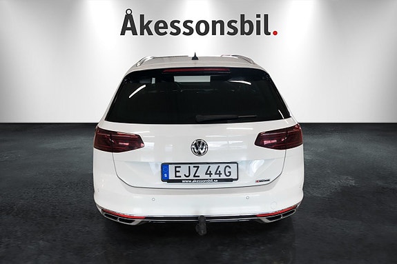 Volkswagen Passat 6 of 12