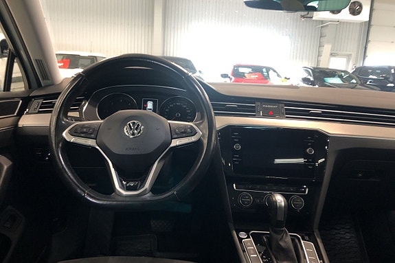 Volkswagen Passat 10 of 12