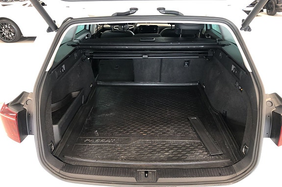 Volkswagen Passat 8 of 12