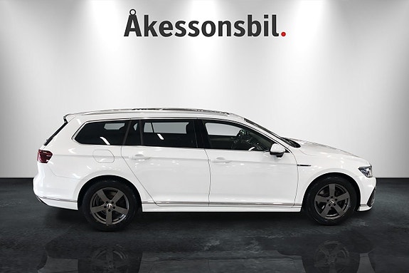 Volkswagen Passat 4 of 12