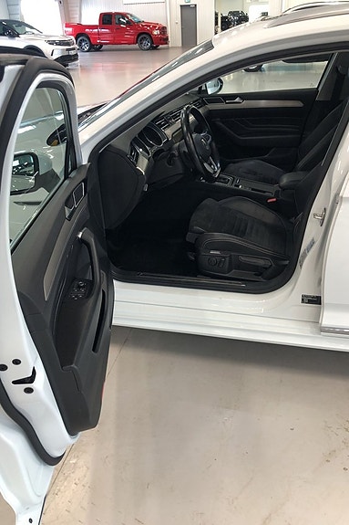 Volkswagen Passat 11 of 12