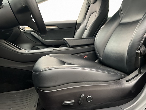 Tesla Model 3 11 of 30