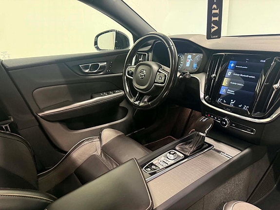 Volvo V60 11 of 30