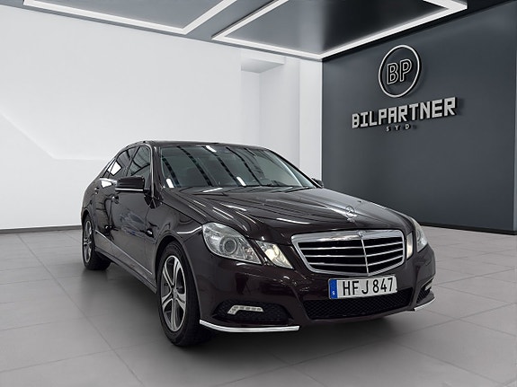 Mercedes-Benz E200 2 of 15