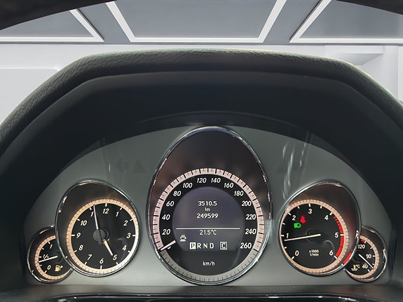 Mercedes-Benz E200 11 of 15