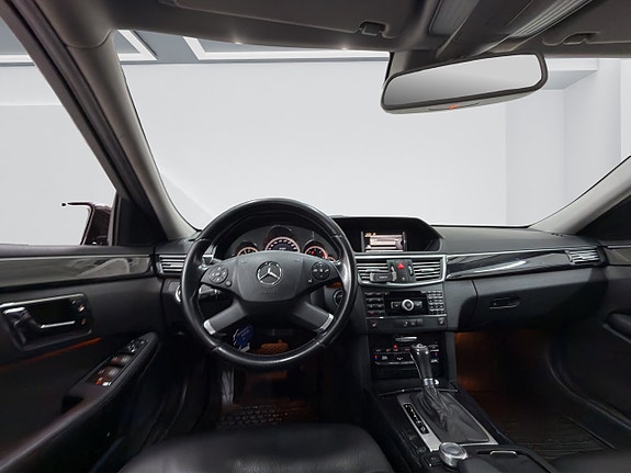 Mercedes-Benz E200 10 of 15