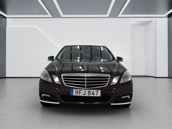 Mercedes-Benz E200 3 of 15