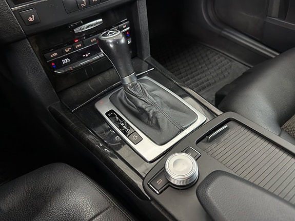 Mercedes-Benz E200 14 of 15